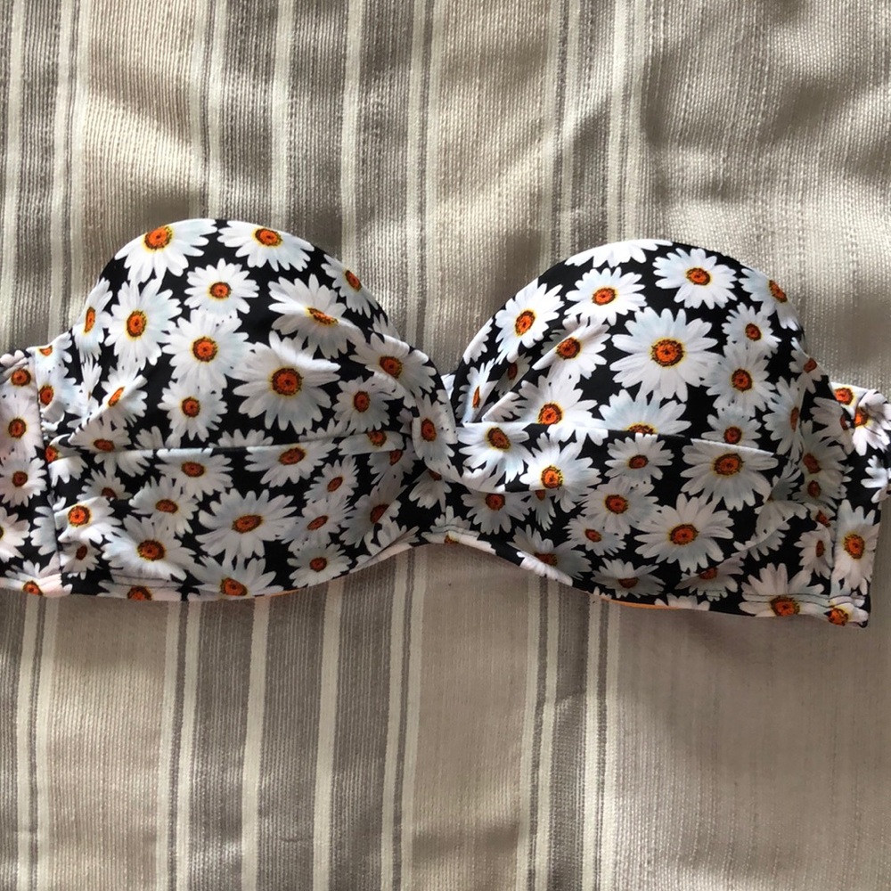 Strapless daisy swim top